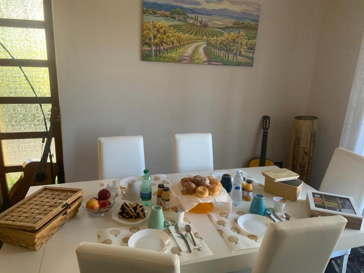 Il Girasole Bed & Breakfast Basciano Екстериор снимка